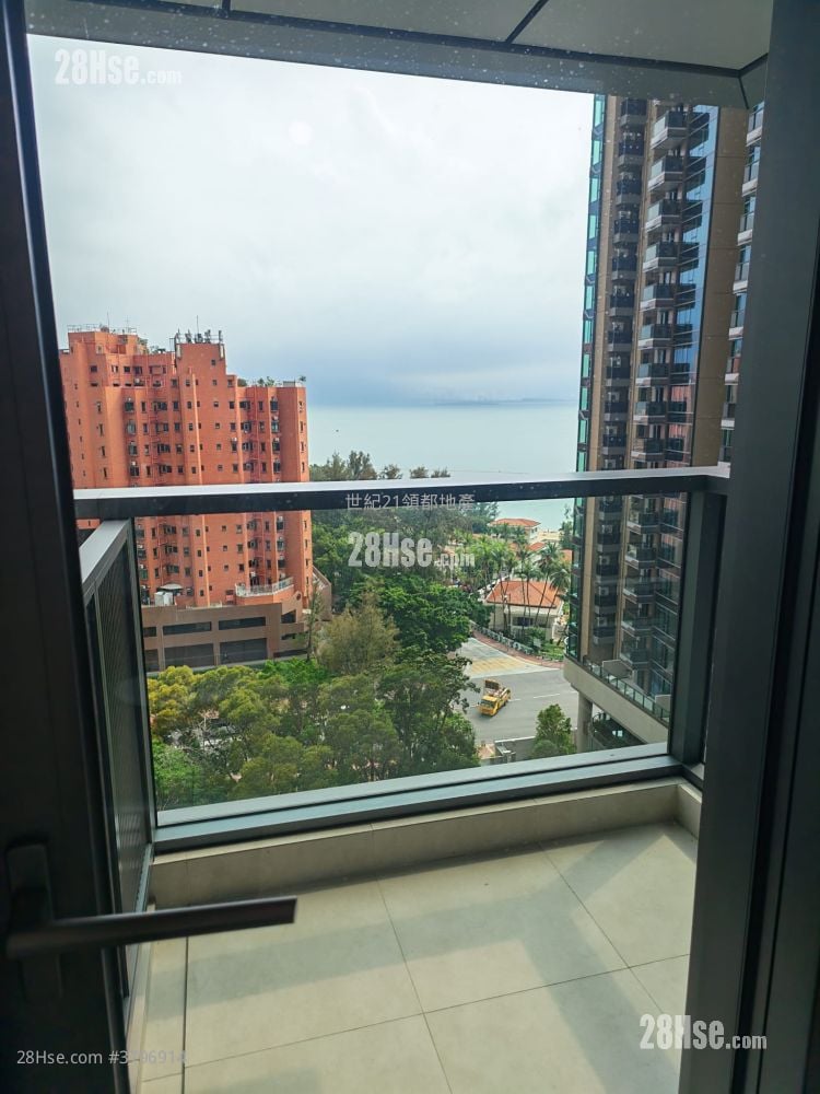 Gold Coast Bay Rental 2 Bedrooms , 1 Bathroom 439 ft²