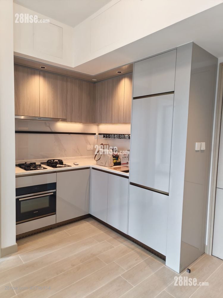 Gold Coast Bay Rental 2 Bedrooms , 1 Bathroom 439 ft²