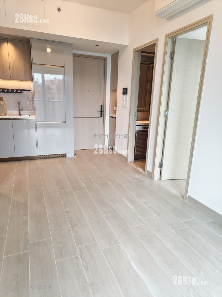 Gold Coast Bay Rental 2 Bedrooms , 1 Bathroom 439 ft²