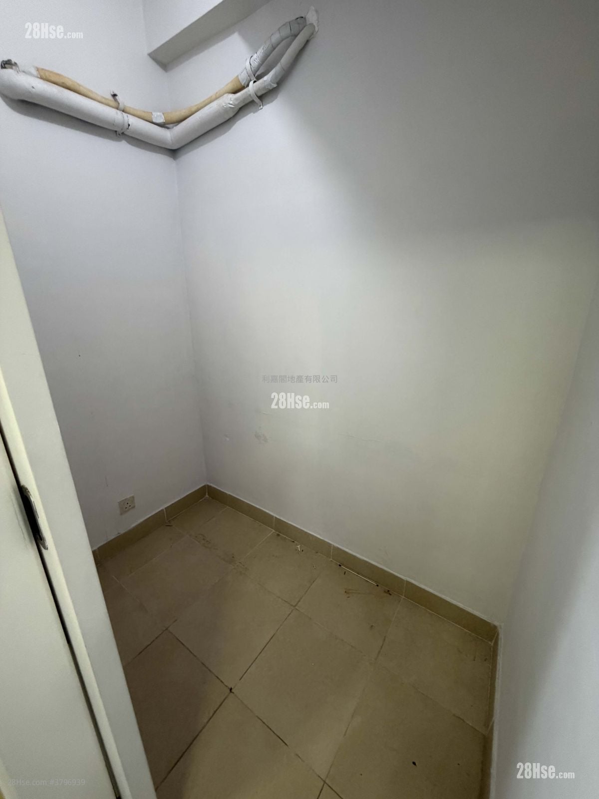 The Victoria Towers Rental 3 Bedrooms , 2 Bathrooms 791 ft²