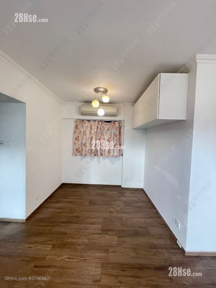 Nan Fung Plaza Sell 3 Bedrooms , 2 Bathrooms 781 ft²