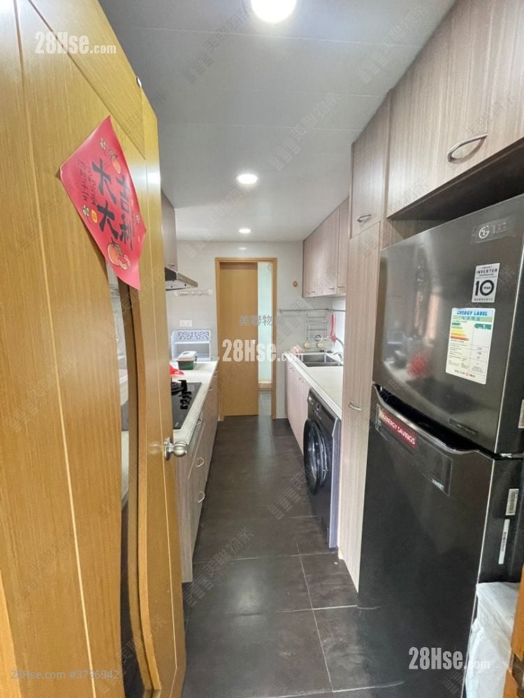 Nan Fung Plaza Sell 3 Bedrooms , 2 Bathrooms 781 ft²