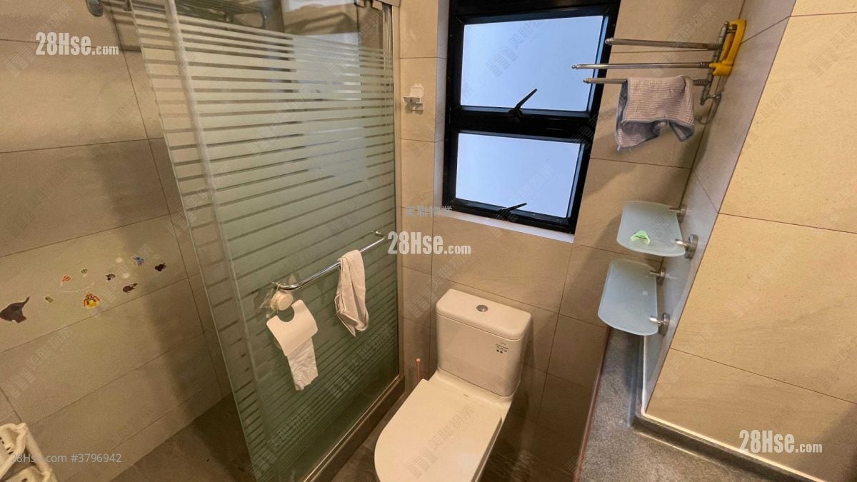 Nan Fung Plaza Sell 3 Bedrooms , 2 Bathrooms 781 ft²