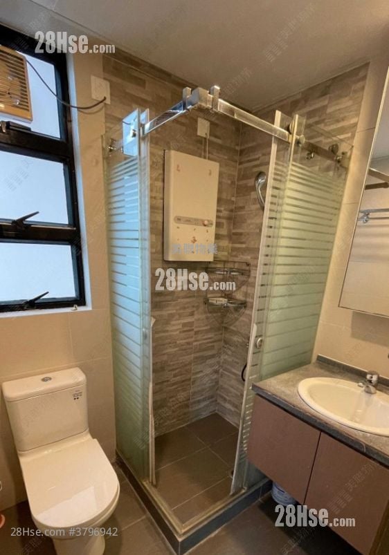 Nan Fung Plaza Sell 3 Bedrooms , 2 Bathrooms 781 ft²