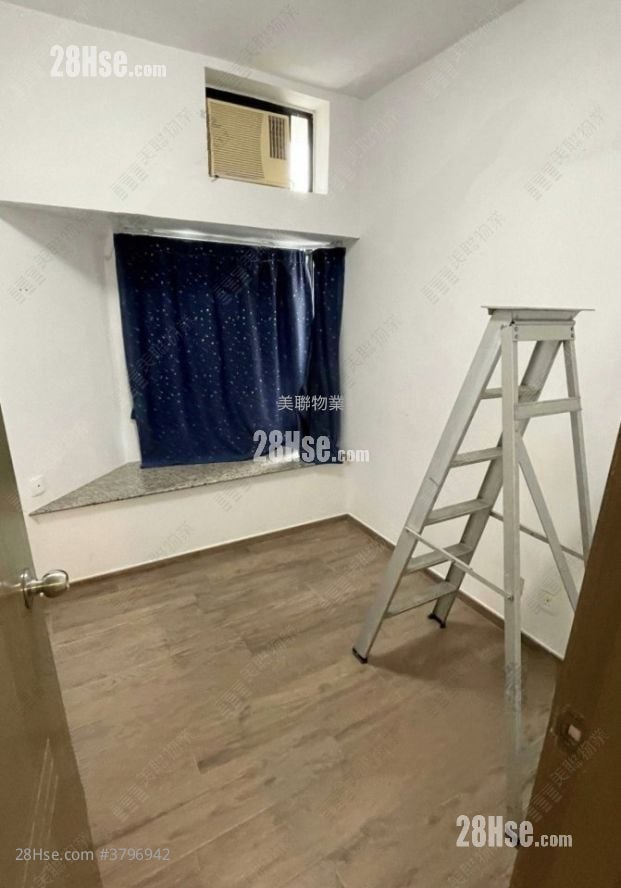 Nan Fung Plaza Sell 3 Bedrooms , 2 Bathrooms 781 ft²