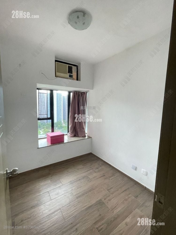Nan Fung Plaza Sell 3 Bedrooms , 2 Bathrooms 781 ft²