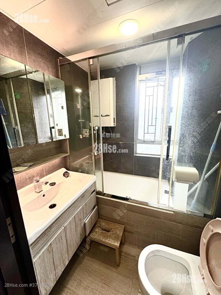 Ching Wah Court Sell 2 Bedrooms , 1 Bathroom 401 ft²