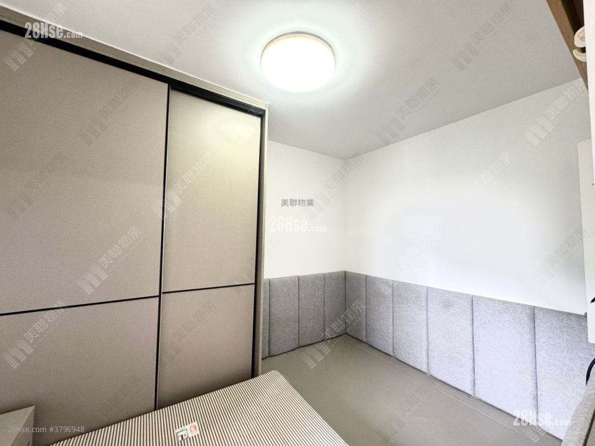 Ching Wah Court Sell 2 Bedrooms , 1 Bathroom 401 ft²