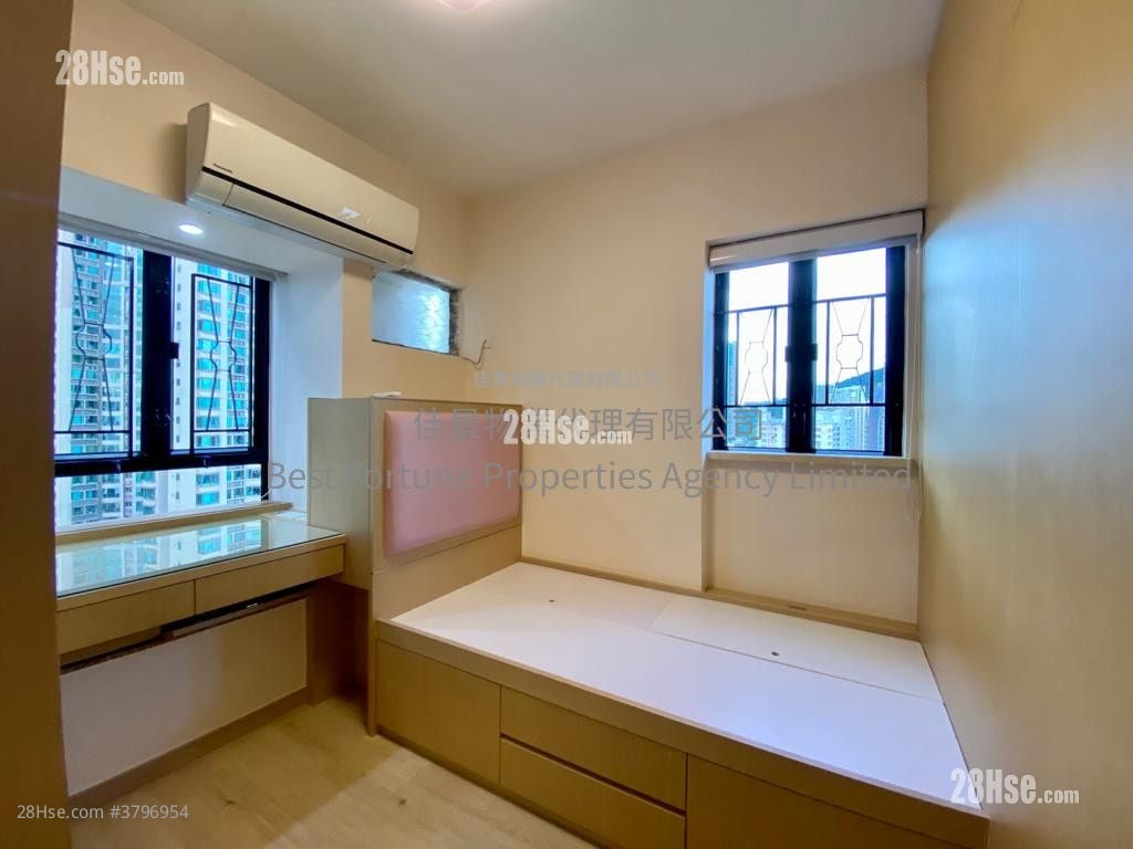 Yick Fung Garden Sell 2 Bedrooms , 1 Bathroom 405 ft²