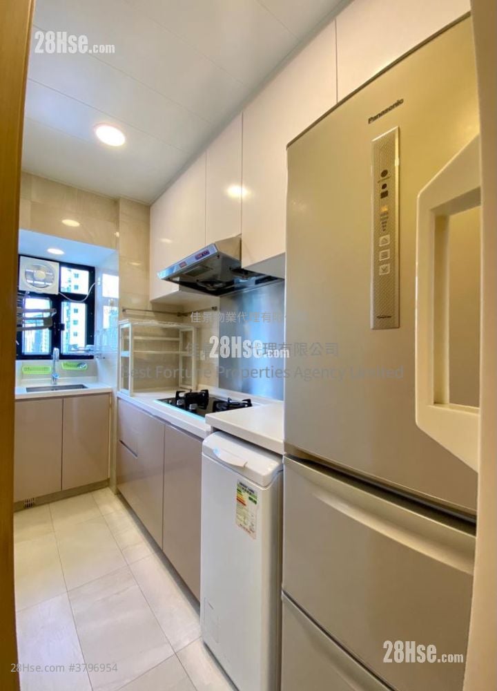 Yick Fung Garden Sell 2 Bedrooms , 1 Bathroom 405 ft²