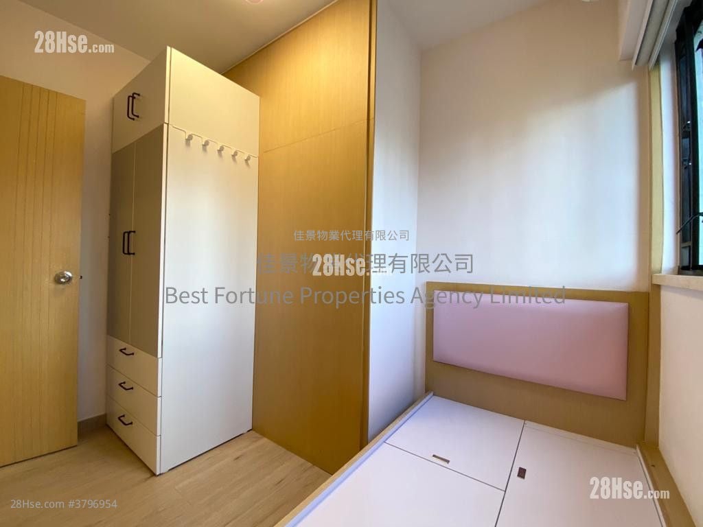 Yick Fung Garden Sell 2 Bedrooms , 1 Bathroom 405 ft²