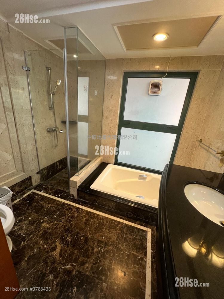 Palatial Coast Rental 4 Bedrooms , 3 Bathrooms 1,213 ft²