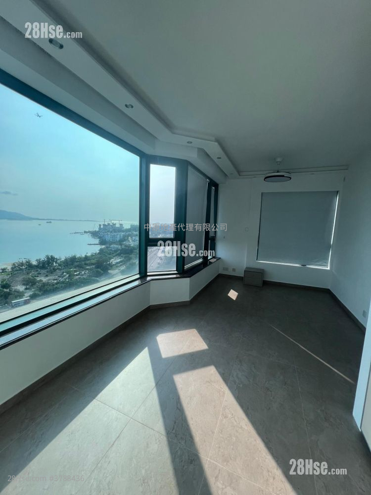 Palatial Coast Rental 4 Bedrooms , 3 Bathrooms 1,213 ft²