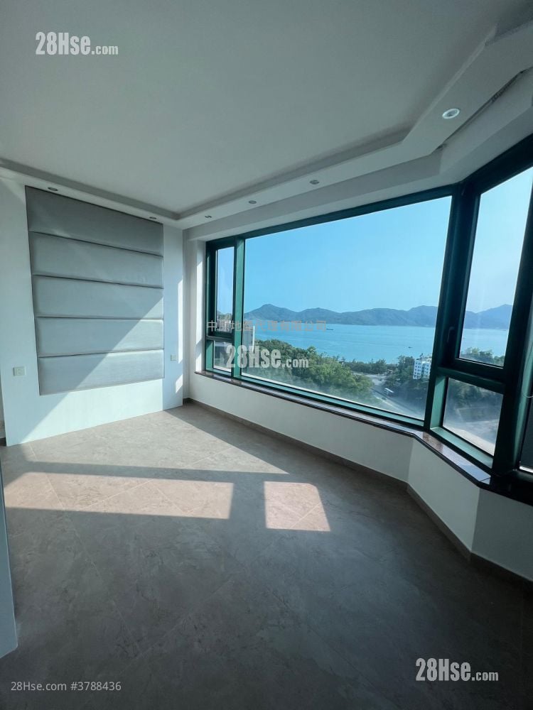 Palatial Coast Rental 4 Bedrooms , 3 Bathrooms 1,213 ft²