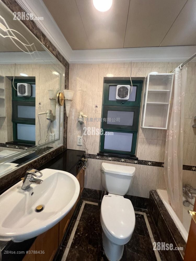 Palatial Coast Rental 4 Bedrooms , 3 Bathrooms 1,213 ft²