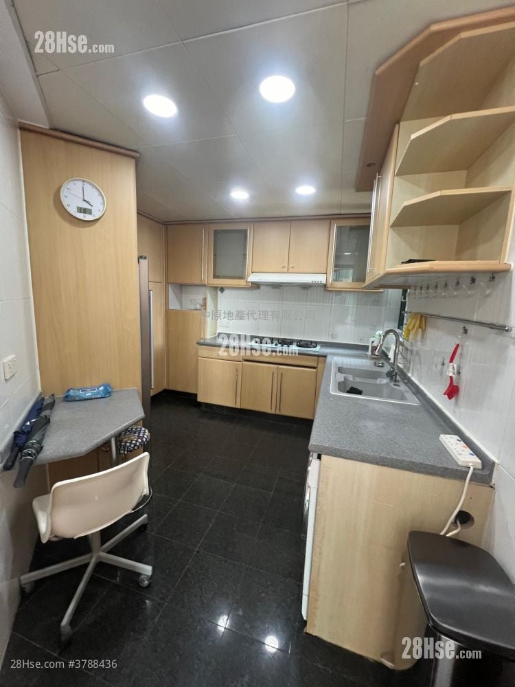 Palatial Coast Rental 4 Bedrooms , 3 Bathrooms 1,213 ft²