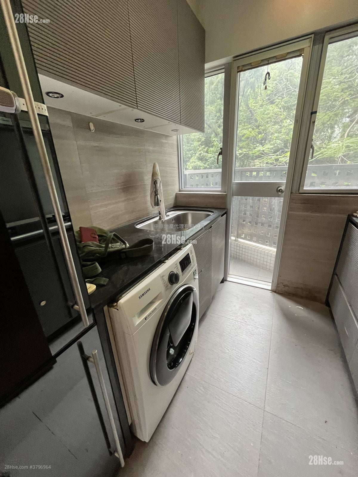 南岸 售盘 3 房 , 2 浴室 928 平方尺