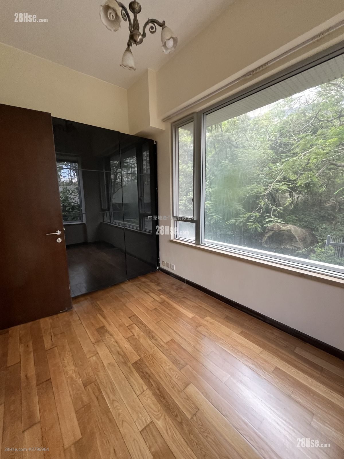 南岸 售盘 3 房 , 2 浴室 928 平方尺