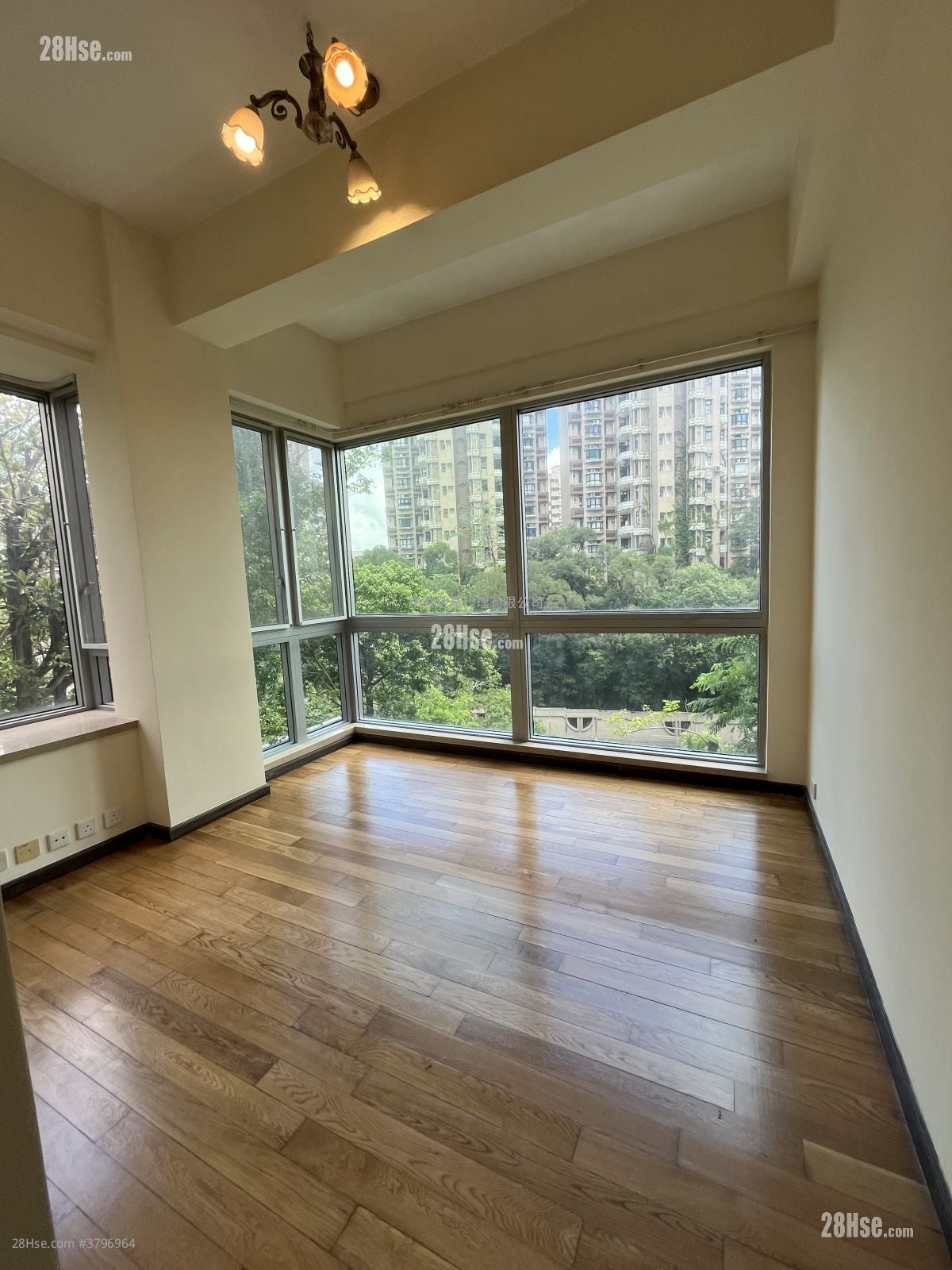 南岸 售盘 3 房 , 2 浴室 928 平方尺