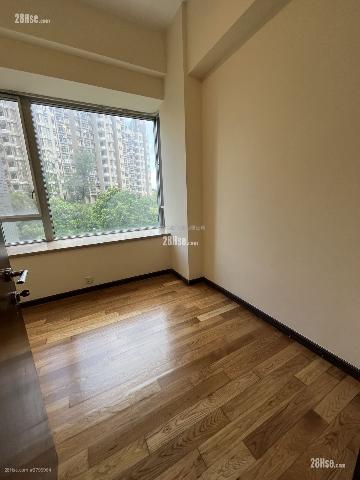 南岸 售盘 3 房 , 2 浴室 928 平方尺