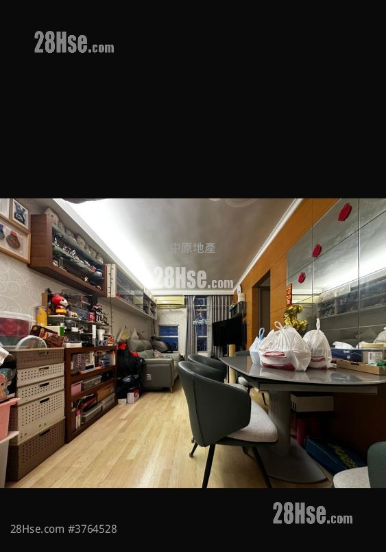 Ning Fung Court Sell 3 Bedrooms , 2 Bathrooms 650 ft²