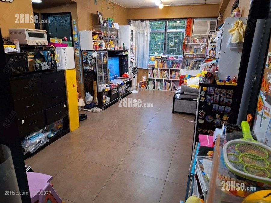 Treasure Court Sell 3 Bedrooms 594 ft²