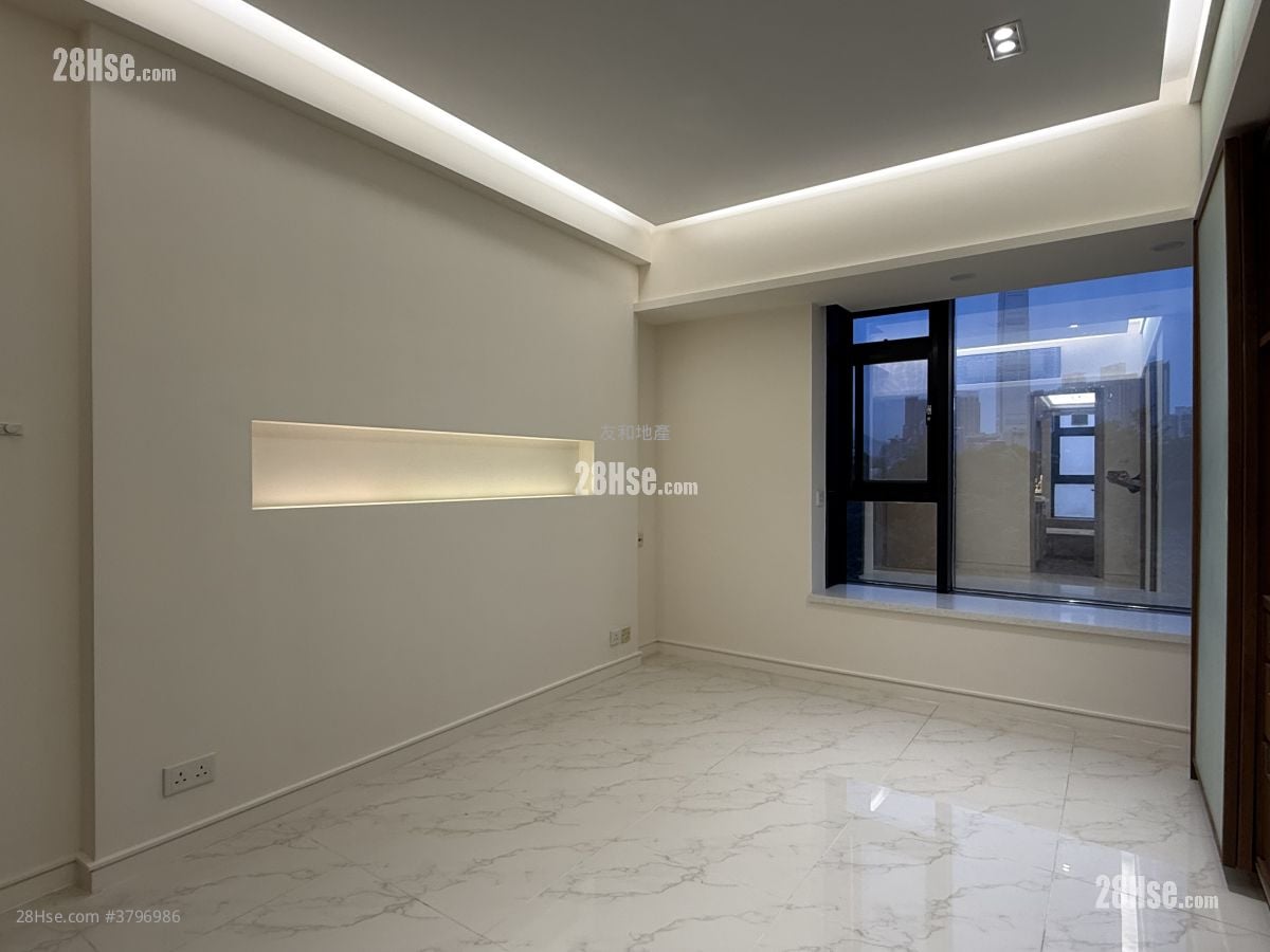 King's Park Hill Rental 3 Bedrooms , 3 Bathrooms 1,230 ft²