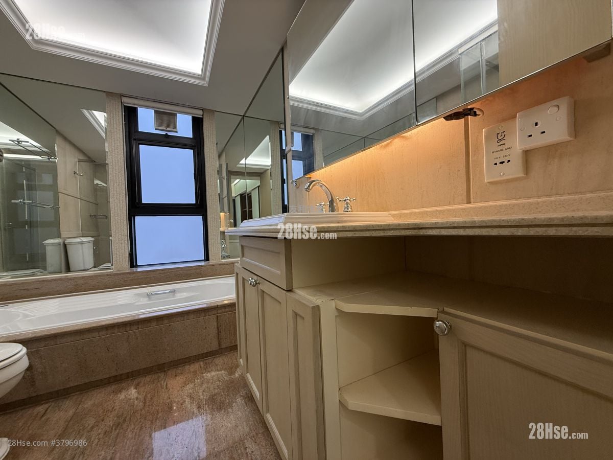 King's Park Hill Rental 3 Bedrooms , 3 Bathrooms 1,230 ft²