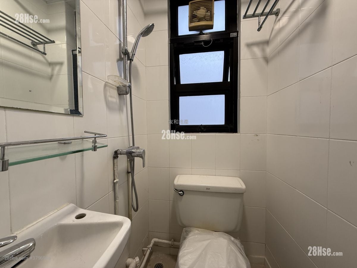 King's Park Hill Rental 3 Bedrooms , 3 Bathrooms 1,230 ft²