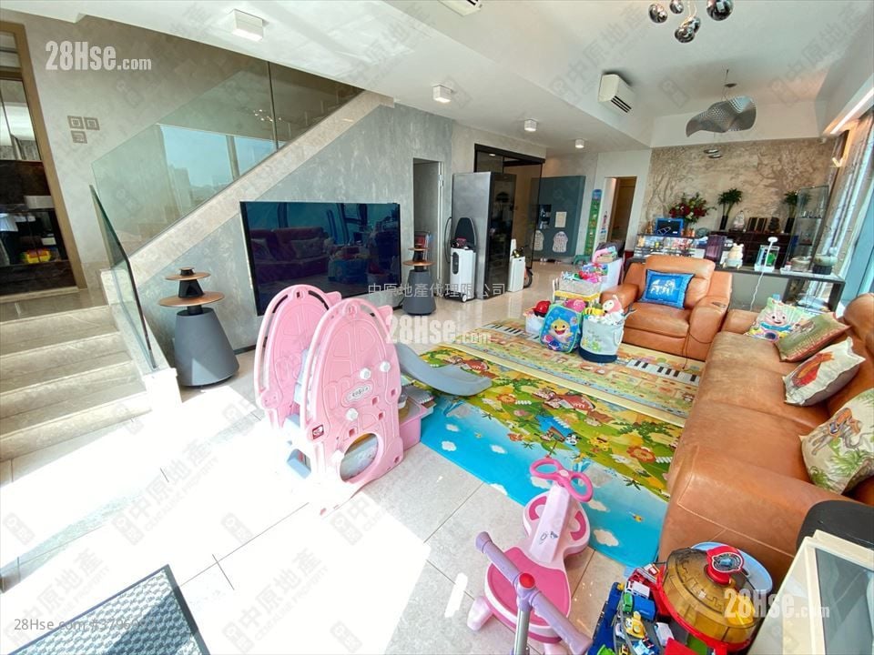 Grand Yoho Sell 5+ Bedrooms 2,038 ft²