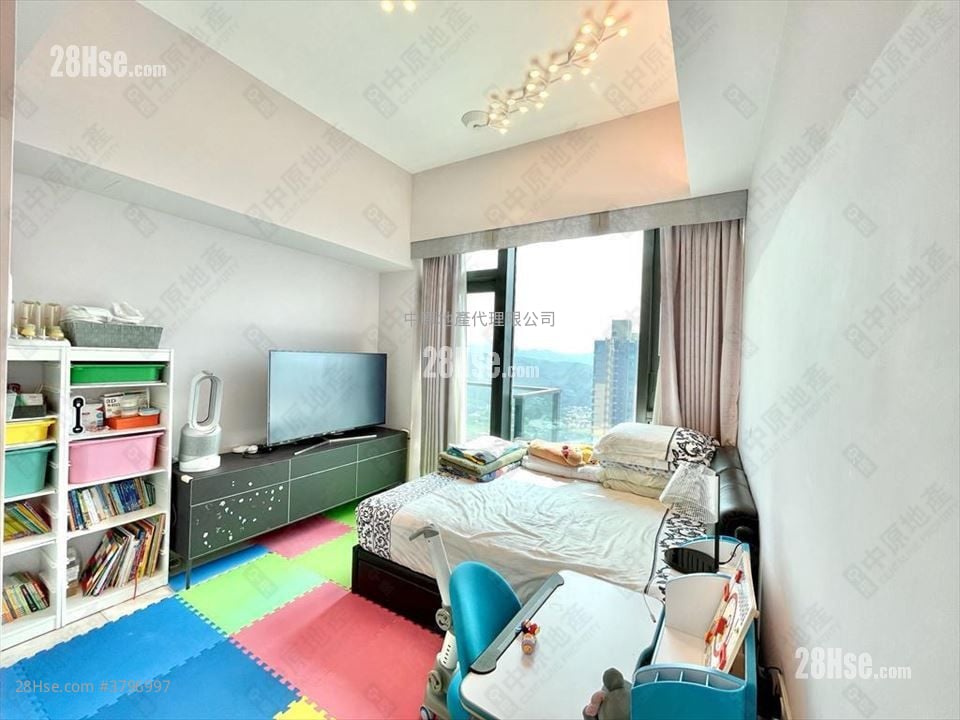 Grand Yoho Sell 5+ Bedrooms 2,038 ft²