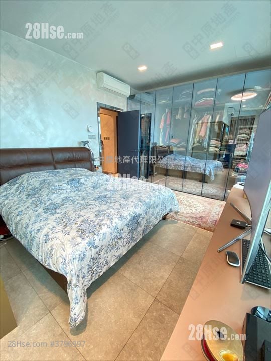 Grand Yoho Sell 5+ Bedrooms 2,038 ft²