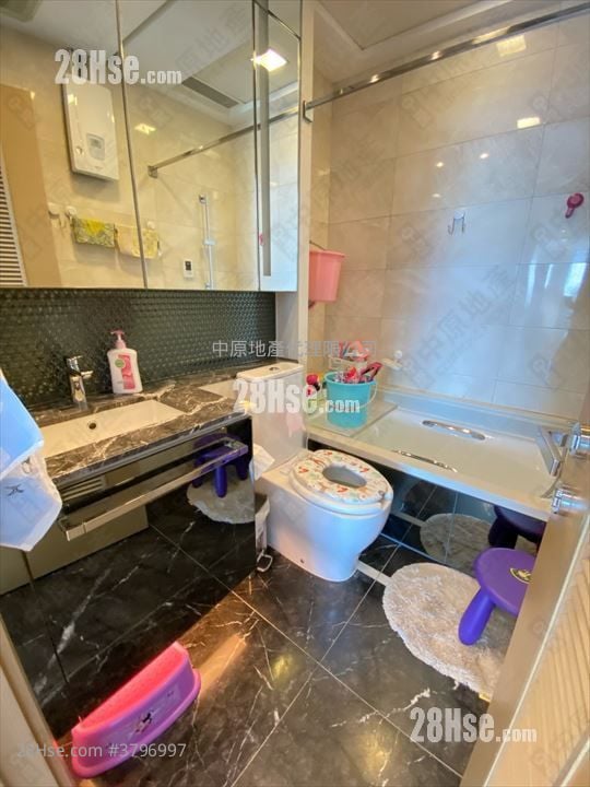 Grand Yoho Sell 5+ Bedrooms 2,038 ft²