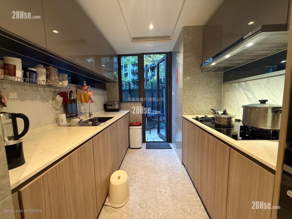 Wetland Seasons Bay Sell 5+ Bedrooms 1,158 ft²