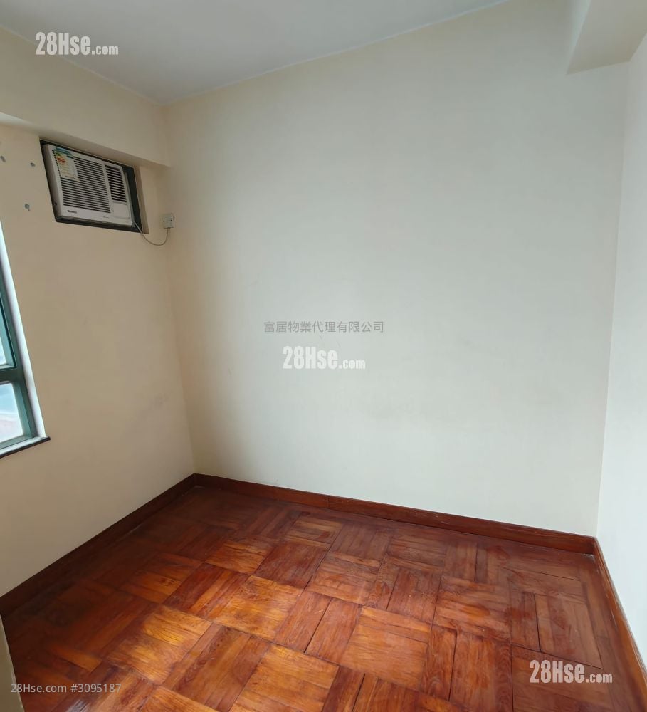 Sea Crest Villa Sell 2 Bedrooms , 1 Bathroom 460 ft²