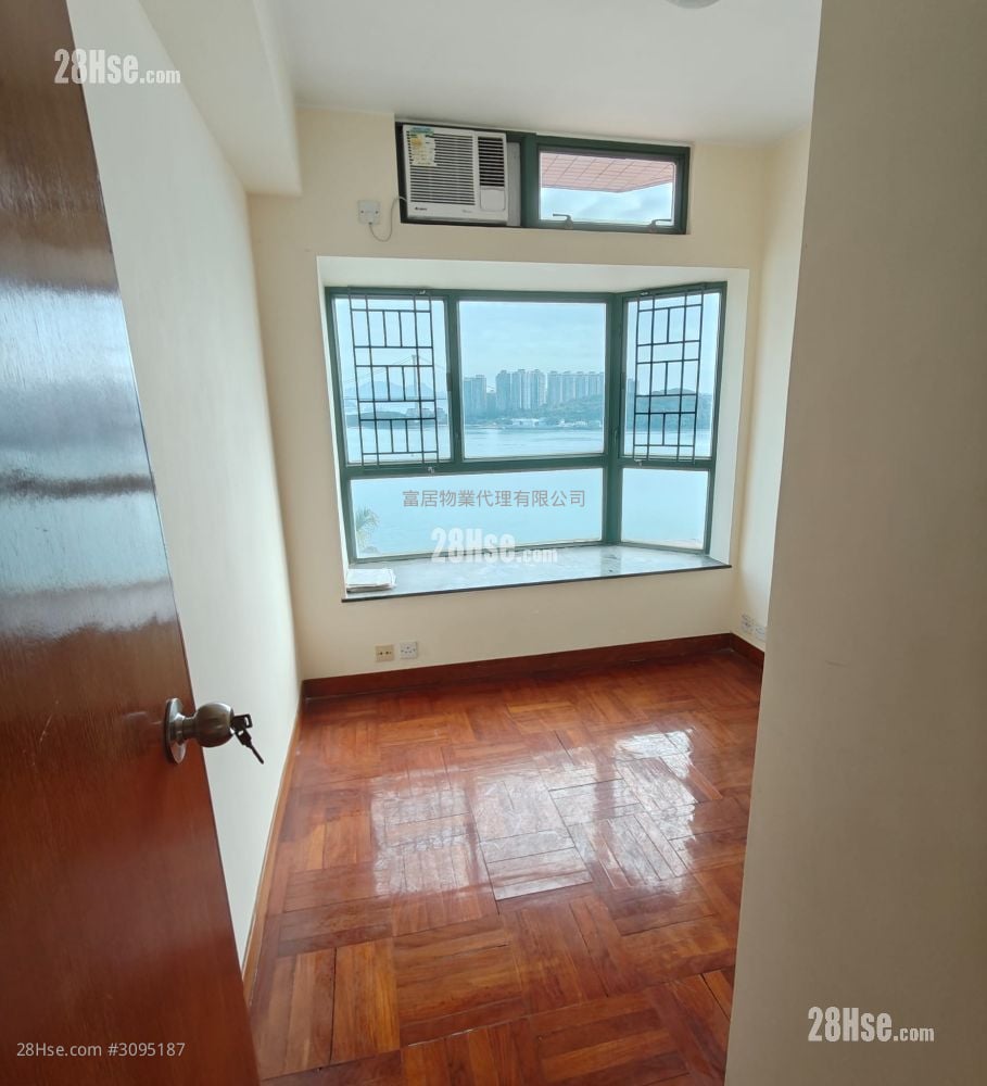 Sea Crest Villa Sell 2 Bedrooms , 1 Bathroom 460 ft²