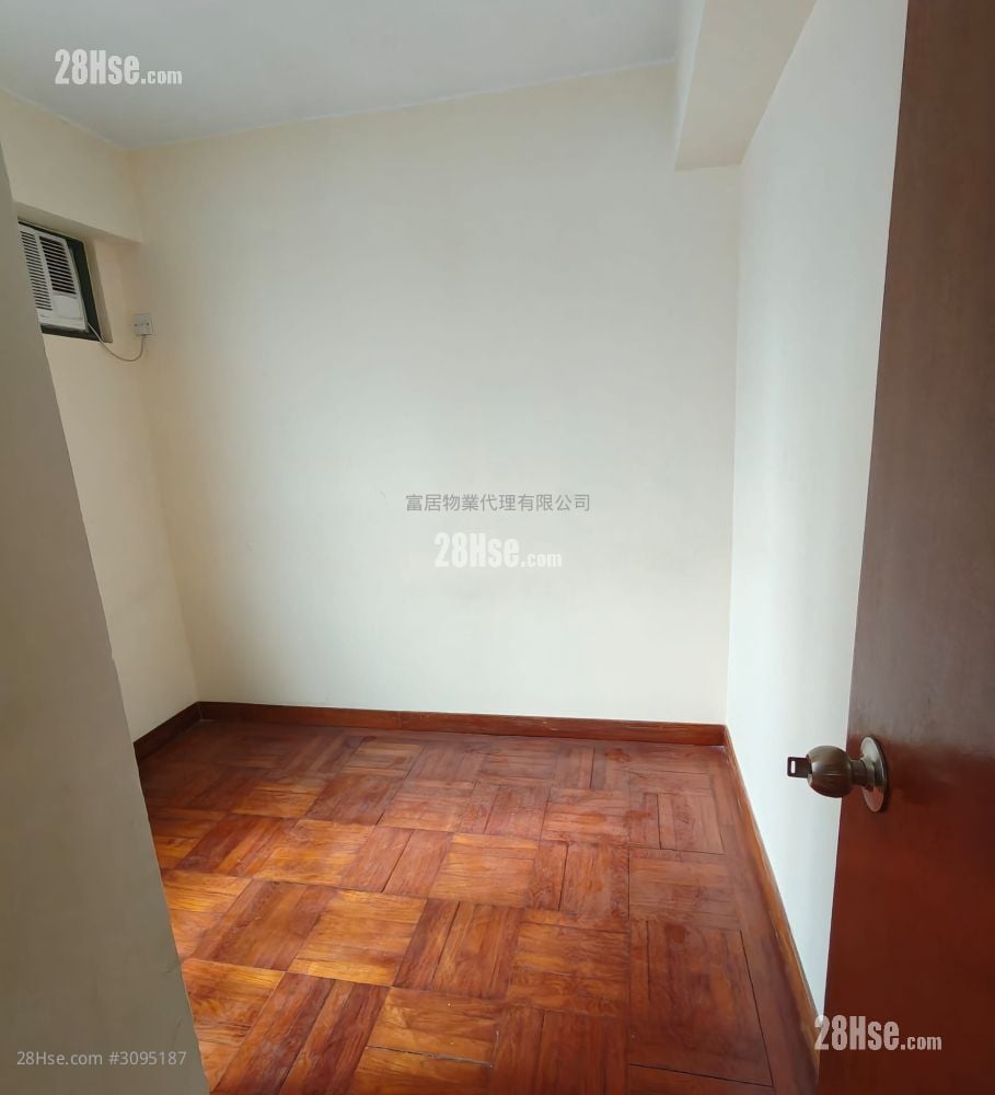 Sea Crest Villa Sell 2 Bedrooms , 1 Bathroom 460 ft²