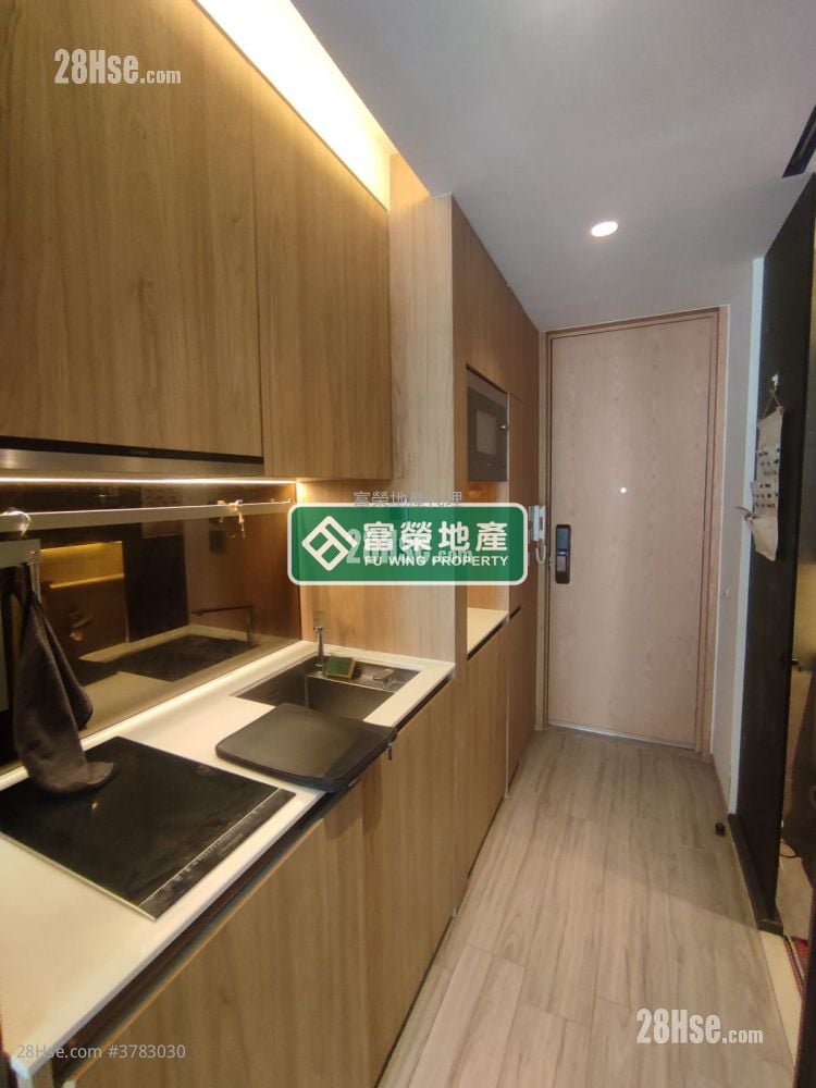 Seven Victory Avenue Rental Studio , 1 Bathroom 180 ft²