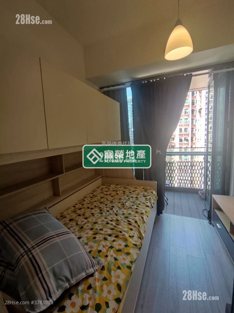 Seven Victory Avenue Rental Studio , 1 Bathroom 180 ft²