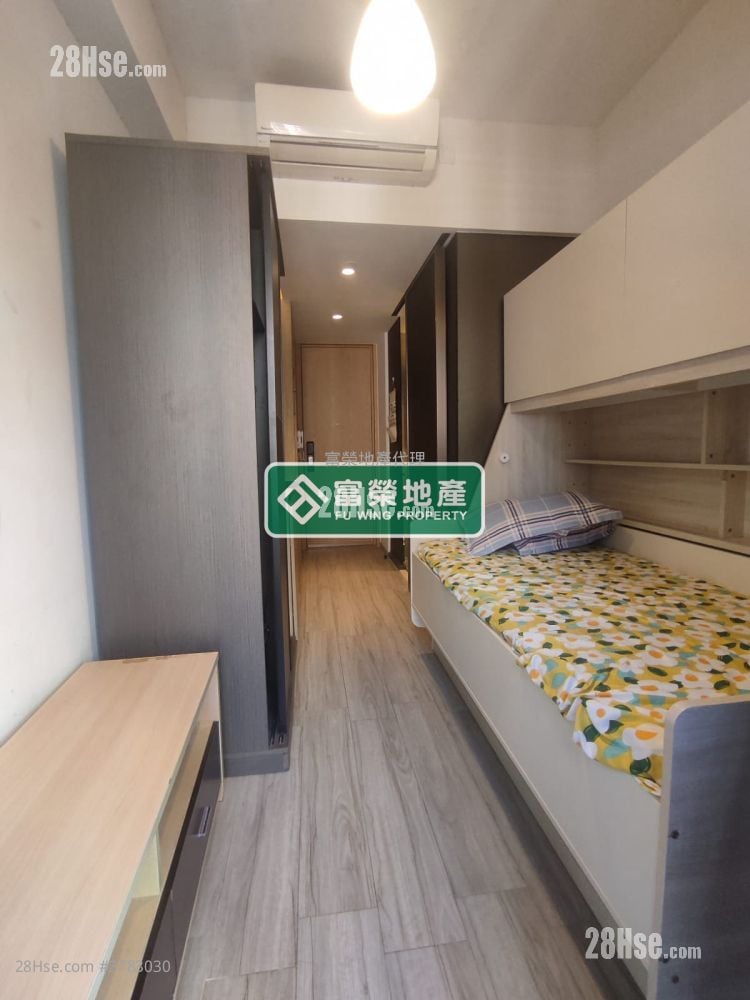 Seven Victory Avenue Rental Studio , 1 Bathroom 180 ft²