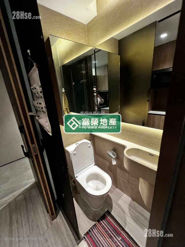 Seven Victory Avenue Rental Studio , 1 Bathroom 180 ft²