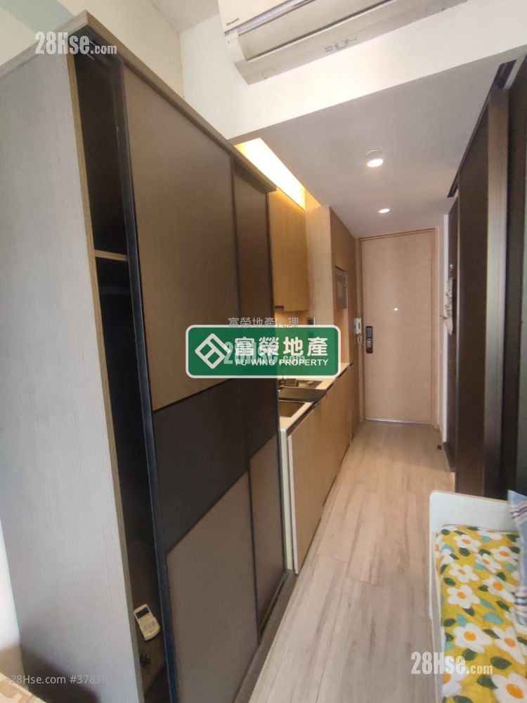 Seven Victory Avenue Rental Studio , 1 Bathroom 180 ft²