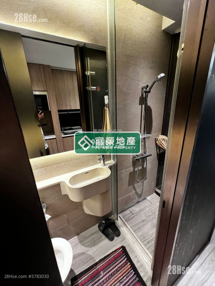 Seven Victory Avenue Rental Studio , 1 Bathroom 180 ft²