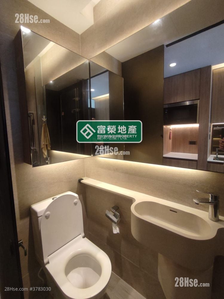 Seven Victory Avenue Rental Studio , 1 Bathroom 180 ft²