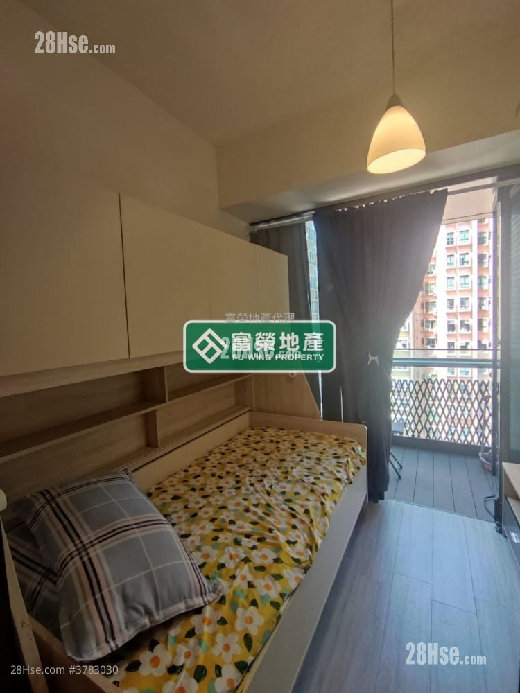 Seven Victory Avenue Rental Studio , 1 Bathroom 180 ft²