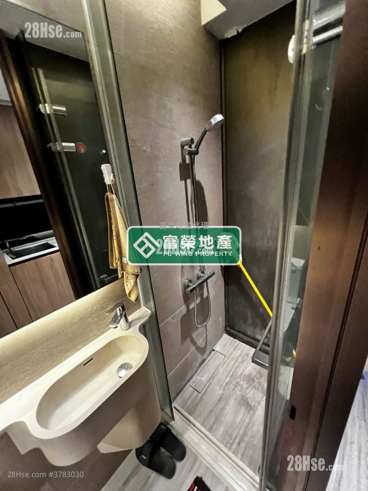 Seven Victory Avenue Rental Studio , 1 Bathroom 180 ft²