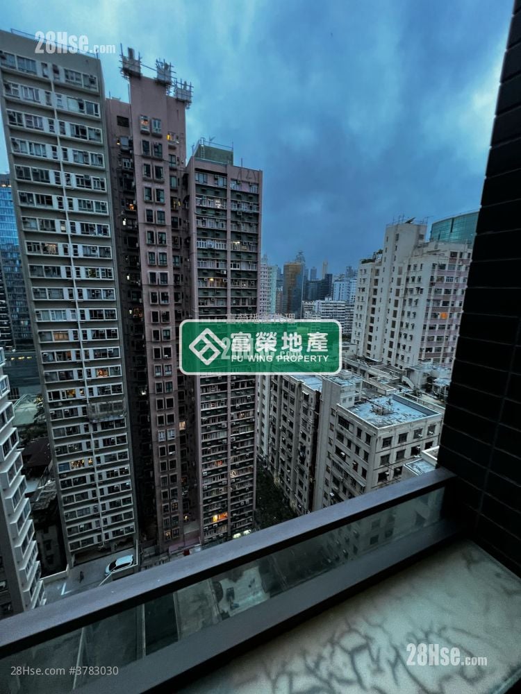 Seven Victory Avenue Rental Studio , 1 Bathroom 180 ft²