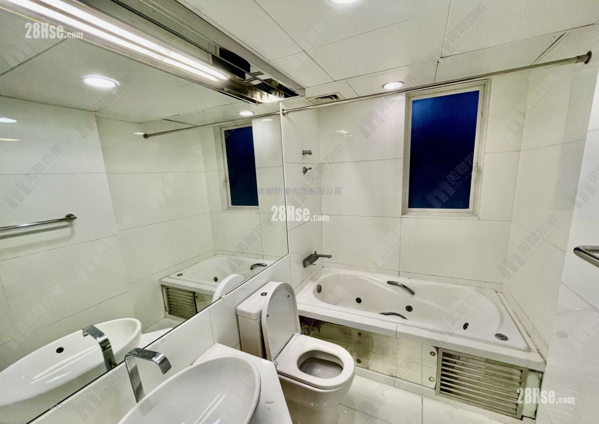 The Beverly Hills Sell 5+ Bedrooms , 2 Bathrooms 1,606 ft²