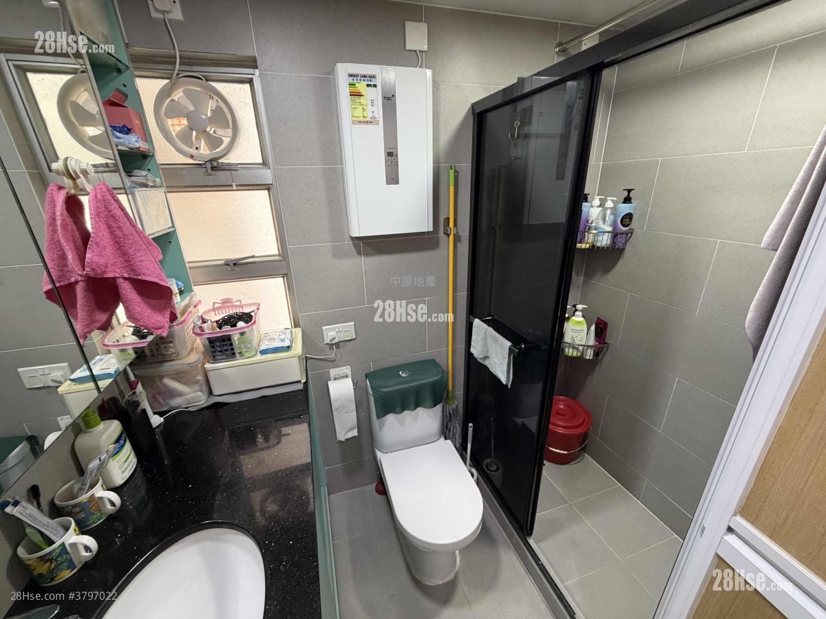 Kingswood Villas Sell 2 Bedrooms , 1 Bathroom 446 ft²