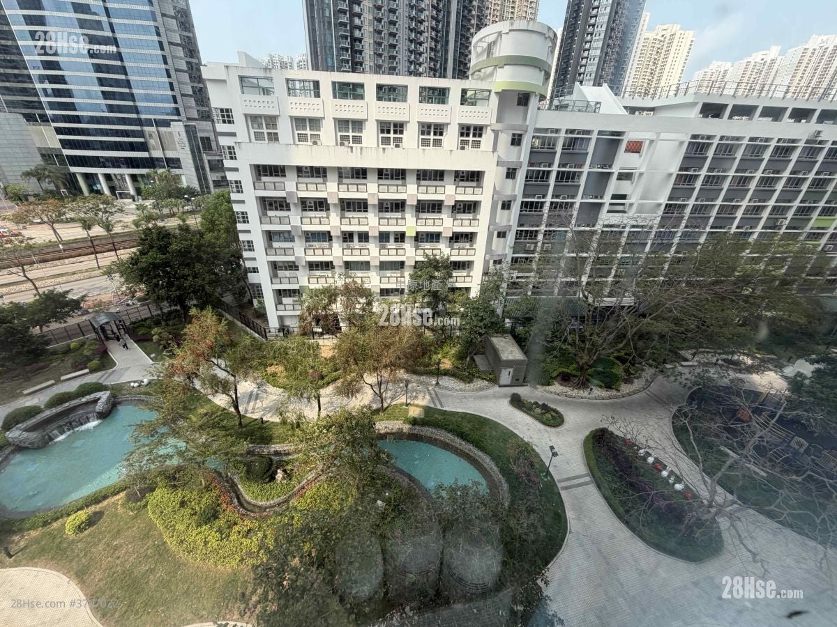 Kingswood Villas Sell 2 Bedrooms , 1 Bathroom 446 ft²